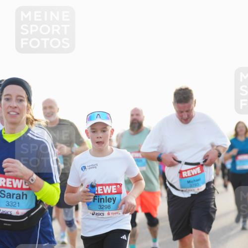 03.10.2026 - Köhlbrandbrückenlauf LAZAROV Photography http://msf.ph/oto/10701894 03.10.2026 09:27:58 Position 3 3321, 3298, 3793 meine-sportfotos.de