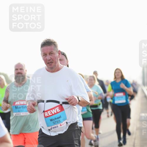 03.10.2026 - Köhlbrandbrückenlauf LAZAROV Photography http://msf.ph/oto/10701898 03.10.2026 09:27:59 Position 3 2757, 3793 meine-sportfotos.de