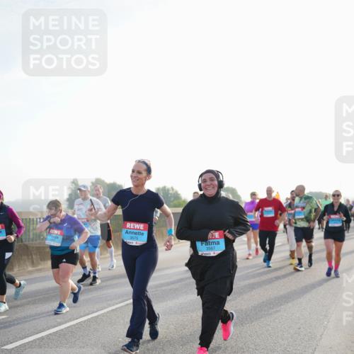 03.10.2026 - Köhlbrandbrückenlauf LAZAROV Photography http://msf.ph/oto/10701925 03.10.2026 09:28:08 Position 3 3575, 3567 meine-sportfotos.de