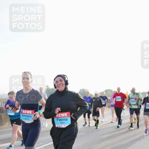 03.10.2026 - Köhlbrandbrückenlauf LAZAROV Photography http://msf.ph/oto/10701929 03.10.2026 09:28:09 Position 3 3575, 3567 meine-sportfotos.de