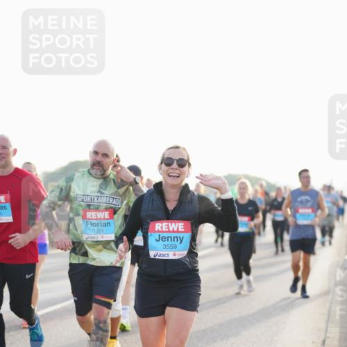 03.10.2026 - Köhlbrandbrückenlauf LAZAROV Photography http://msf.ph/oto/10701933 03.10.2026 09:28:10 Position 3 4, 3351, 3559 meine-sportfotos.de