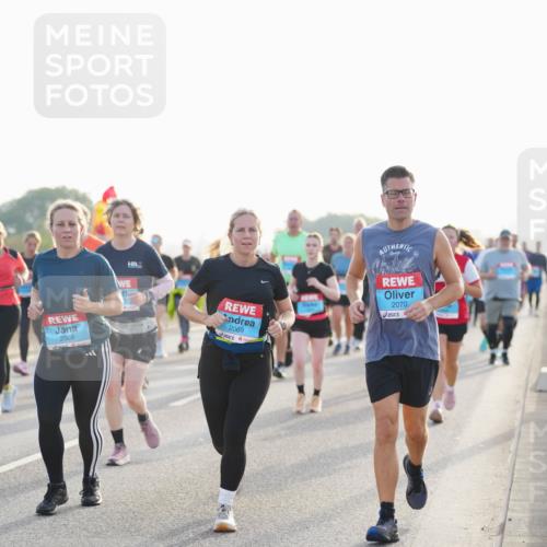 03.10.2026 - Köhlbrandbrückenlauf LAZAROV Photography http://msf.ph/oto/10701939 03.10.2026 09:28:12 Position 3 2068, 2069, 2070 meine-sportfotos.de