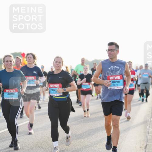 03.10.2026 - Köhlbrandbrückenlauf LAZAROV Photography http://msf.ph/oto/10701940 03.10.2026 09:28:12 Position 3 2068, 1663, 2069, 2070 meine-sportfotos.de