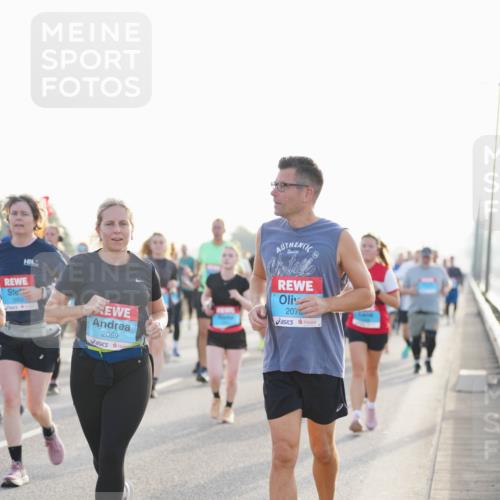 03.10.2026 - Köhlbrandbrückenlauf LAZAROV Photography http://msf.ph/oto/10701942 03.10.2026 09:28:13 Position 3 1663, 2069, 2070 meine-sportfotos.de