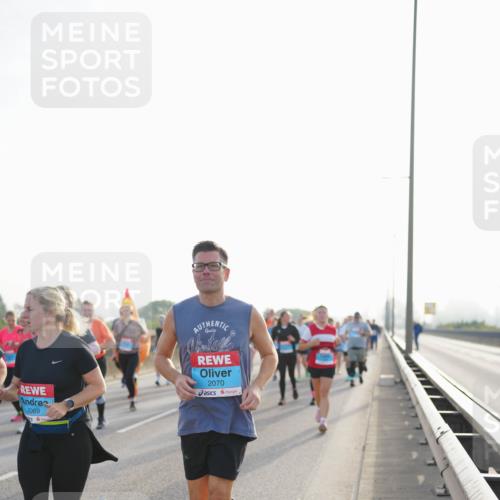03.10.2026 - Köhlbrandbrückenlauf LAZAROV Photography http://msf.ph/oto/10701946 03.10.2026 09:28:14 Position 3 2069, 2070 meine-sportfotos.de