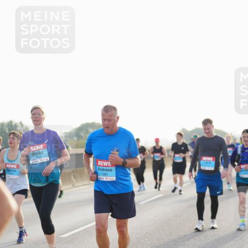 03.10.2026 - Köhlbrandbrückenlauf LAZAROV Photography http://msf.ph/oto/10702010 03.10.2026 09:28:32 Position 3 3600, 1384 meine-sportfotos.de