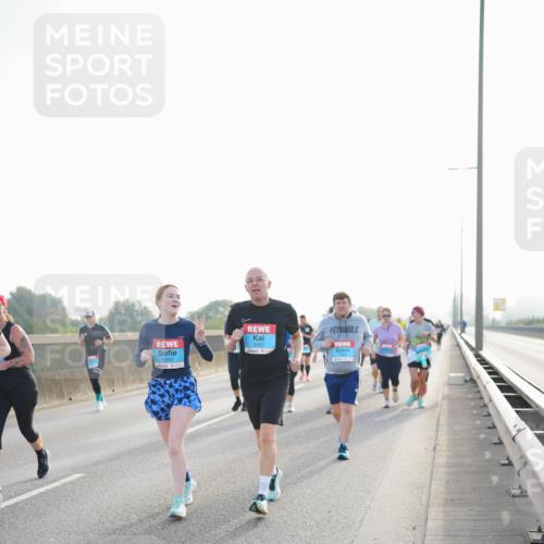 03.10.2026 - Köhlbrandbrückenlauf LAZAROV Photography http://msf.ph/oto/10702023 03.10.2026 09:28:39 Position 3 3263, 3262 meine-sportfotos.de