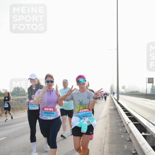 03.10.2026 - Köhlbrandbrückenlauf LAZAROV Photography http://msf.ph/oto/10702042 03.10.2026 09:28:43 Position 3 1410, 3170, 3868 meine-sportfotos.de