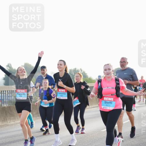 03.10.2026 - Köhlbrandbrückenlauf LAZAROV Photography http://msf.ph/oto/10702087 03.10.2026 09:28:57 Position 3 1982, 1981, 3573 meine-sportfotos.de