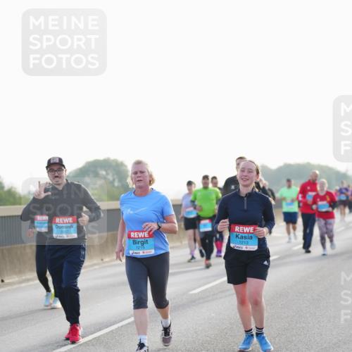 03.10.2026 - Köhlbrandbrückenlauf LAZAROV Photography http://msf.ph/oto/10702136 03.10.2026 09:29:12 Position 3 3557, 1215, 1213 meine-sportfotos.de