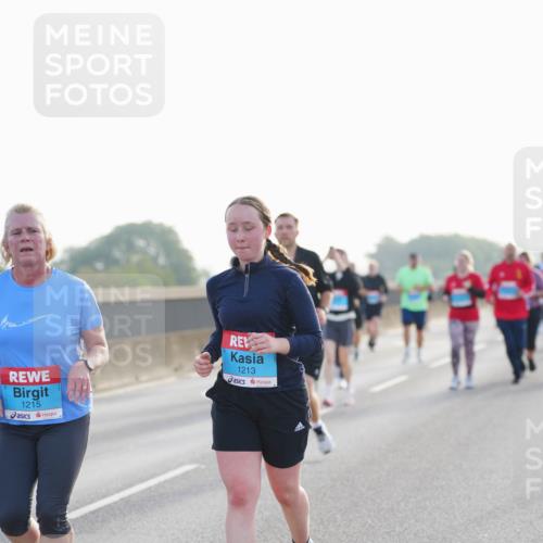 03.10.2026 - Köhlbrandbrückenlauf LAZAROV Photography http://msf.ph/oto/10702142 03.10.2026 09:29:13 Position 3 1215, 1213 meine-sportfotos.de