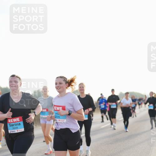 03.10.2026 - Köhlbrandbrückenlauf LAZAROV Photography http://msf.ph/oto/10702246 03.10.2026 09:29:53 Position 3 3648, 3729 meine-sportfotos.de