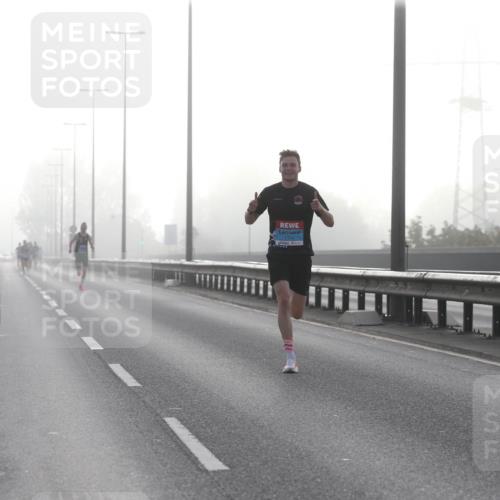 03.10.2026 - Köhlbrandbrückenlauf Jannik Wohlers http://msf.ph/oto/10703734 03.10.2026 09:10:46 Position 3  meine-sportfotos.de