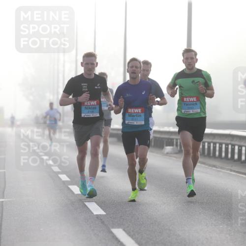 03.10.2026 - Köhlbrandbrückenlauf Jannik Wohlers http://msf.ph/oto/10703758 03.10.2026 09:11:10 Position 3 2026, 2106, 2111, 2043 meine-sportfotos.de