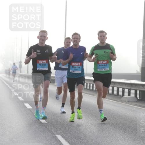 03.10.2026 - Köhlbrandbrückenlauf Jannik Wohlers http://msf.ph/oto/10703763 03.10.2026 09:11:12 Position 3 110, 2026, 2106, 2111, 2043 meine-sportfotos.de
