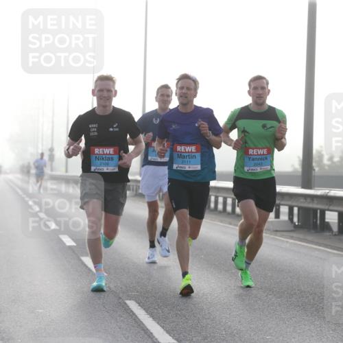 03.10.2026 - Köhlbrandbrückenlauf Jannik Wohlers http://msf.ph/oto/10703768 03.10.2026 09:11:12 Position 3 2026, 2106, 2111, 2043 meine-sportfotos.de