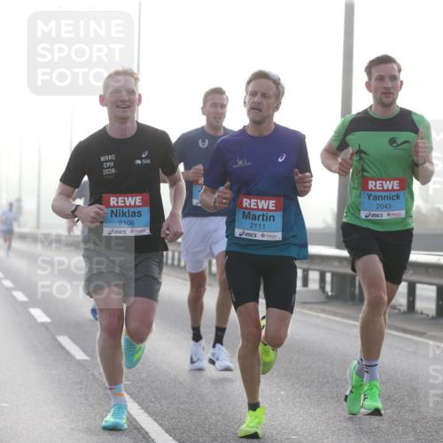 03.10.2026 - Köhlbrandbrückenlauf Jannik Wohlers http://msf.ph/oto/10703772 03.10.2026 09:11:13 Position 3 2026, 2106, 2111, 2043 meine-sportfotos.de