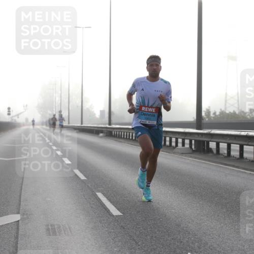 03.10.2026 - Köhlbrandbrückenlauf Jannik Wohlers http://msf.ph/oto/10703795 03.10.2026 09:11:24 Position 3 1063 meine-sportfotos.de