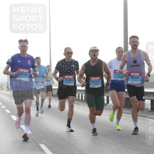 03.10.2026 - Köhlbrandbrückenlauf Jannik Wohlers http://msf.ph/oto/10703822 03.10.2026 09:11:52 Position 3 110, 2172, 2263, 1599, 3849, 2107 meine-sportfotos.de