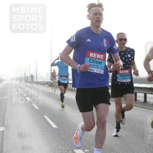 03.10.2026 - Köhlbrandbrückenlauf Jannik Wohlers http://msf.ph/oto/10703834 03.10.2026 09:11:54 Position 3 2172, 2263, 1599 meine-sportfotos.de