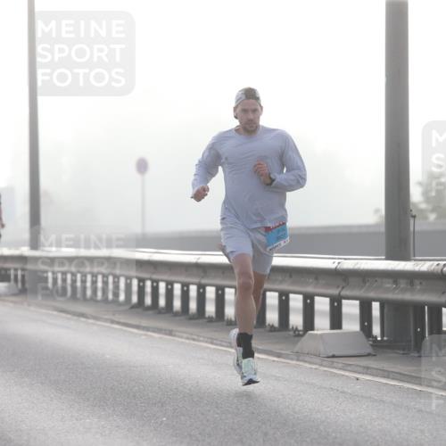03.10.2026 - Köhlbrandbrückenlauf Jannik Wohlers http://msf.ph/oto/10703867 03.10.2026 09:12:06 Position 3 3827 meine-sportfotos.de