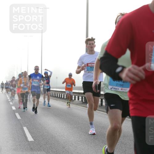 03.10.2026 - Köhlbrandbrückenlauf Jannik Wohlers http://msf.ph/oto/10703950 03.10.2026 09:13:10 Position 3 2183, 2166, 2181 meine-sportfotos.de