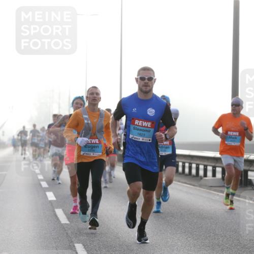 03.10.2026 - Köhlbrandbrückenlauf Jannik Wohlers http://msf.ph/oto/10703958 03.10.2026 09:13:11 Position 3 2356, 1823, 2130 meine-sportfotos.de