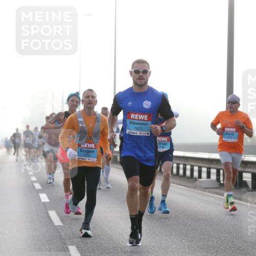 03.10.2026 - Köhlbrandbrückenlauf Jannik Wohlers http://msf.ph/oto/10703961 03.10.2026 09:13:11 Position 3 2356, 2, 1823, 2130 meine-sportfotos.de