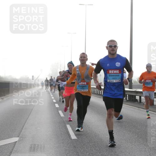 03.10.2026 - Köhlbrandbrückenlauf Jannik Wohlers http://msf.ph/oto/10703966 03.10.2026 09:13:12 Position 3 2356, 1823, 2237 meine-sportfotos.de