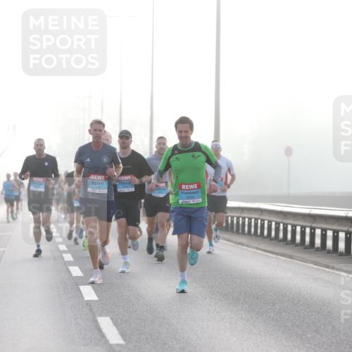03.10.2026 - Köhlbrandbrückenlauf Jannik Wohlers http://msf.ph/oto/10704002 03.10.2026 09:13:19 Position 3 1142, 2045 meine-sportfotos.de