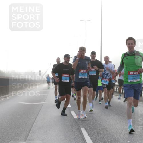 03.10.2026 - Köhlbrandbrückenlauf Jannik Wohlers http://msf.ph/oto/10704009 03.10.2026 09:13:22 Position 3 1142, 2045 meine-sportfotos.de