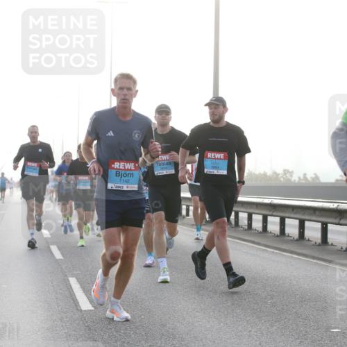 03.10.2026 - Köhlbrandbrückenlauf Jannik Wohlers http://msf.ph/oto/10704020 03.10.2026 09:13:24 Position 3 3864, 2656, 1142, 204 meine-sportfotos.de