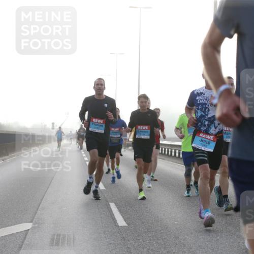 03.10.2026 - Köhlbrandbrückenlauf Jannik Wohlers http://msf.ph/oto/10704026 03.10.2026 09:13:25 Position 3 2197, 2194, 1545, 2206, 1142 meine-sportfotos.de