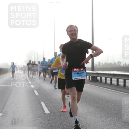 03.10.2026 - Köhlbrandbrückenlauf Jannik Wohlers http://msf.ph/oto/10704037 03.10.2026 09:13:29 Position 3 2208 meine-sportfotos.de