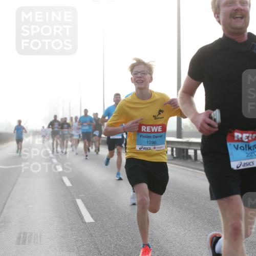 03.10.2026 - Köhlbrandbrückenlauf Jannik Wohlers http://msf.ph/oto/10704043 03.10.2026 09:13:29 Position 3 80, 1296, 2208 meine-sportfotos.de