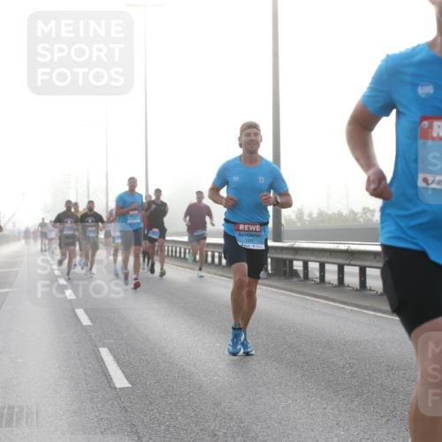 03.10.2026 - Köhlbrandbrückenlauf Jannik Wohlers http://msf.ph/oto/10704050 03.10.2026 09:13:31 Position 3 1261, 1259 meine-sportfotos.de