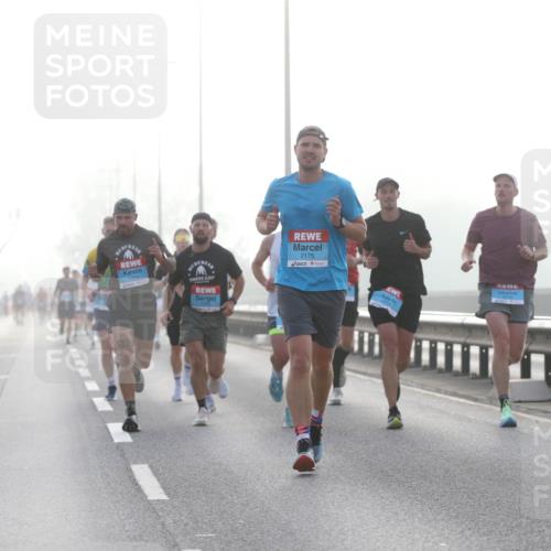 03.10.2026 - Köhlbrandbrückenlauf Jannik Wohlers http://msf.ph/oto/10704053 03.10.2026 09:13:33 Position 3 1413, 2175 meine-sportfotos.de