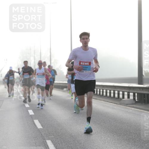 03.10.2026 - Köhlbrandbrückenlauf Jannik Wohlers http://msf.ph/oto/10704103 03.10.2026 09:13:42 Position 3 3803, 1523 meine-sportfotos.de