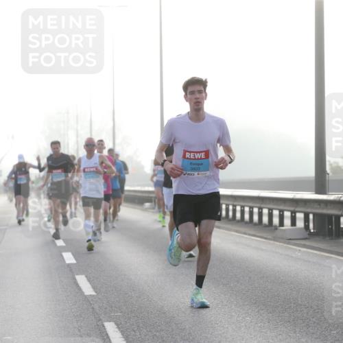 03.10.2026 - Köhlbrandbrückenlauf Jannik Wohlers http://msf.ph/oto/10704106 03.10.2026 09:13:42 Position 3 3803, 1523 meine-sportfotos.de