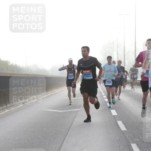 03.10.2026 - Köhlbrandbrückenlauf Jannik Wohlers http://msf.ph/oto/10704114 03.10.2026 09:13:45 Position 3 14, 2195, 2219 meine-sportfotos.de