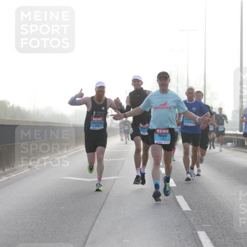 03.10.2026 - Köhlbrandbrückenlauf Jannik Wohlers http://msf.ph/oto/10704128 03.10.2026 09:13:47 Position 3 1392, 2126, 1397, 1712 meine-sportfotos.de