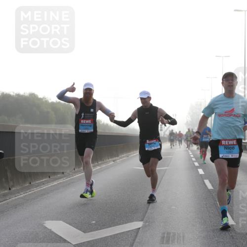 03.10.2026 - Köhlbrandbrückenlauf Jannik Wohlers http://msf.ph/oto/10704149 03.10.2026 09:13:49 Position 3 1392, 1397 meine-sportfotos.de