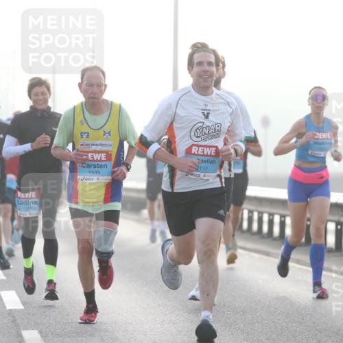 03.10.2026 - Köhlbrandbrückenlauf Jannik Wohlers http://msf.ph/oto/10704207 03.10.2026 09:14:00 Position 3 1102, 1349, 2177, 1342 meine-sportfotos.de