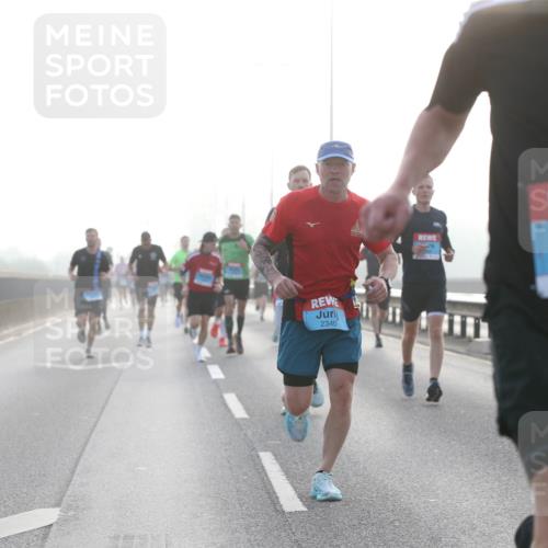 03.10.2026 - Köhlbrandbrückenlauf Jannik Wohlers http://msf.ph/oto/10704242 03.10.2026 09:14:07 Position 3 2340, 2133 meine-sportfotos.de