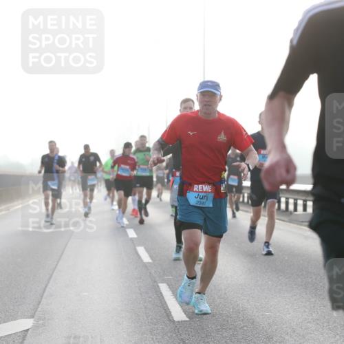 03.10.2026 - Köhlbrandbrückenlauf Jannik Wohlers http://msf.ph/oto/10704245 03.10.2026 09:14:07 Position 3 2340, 2133 meine-sportfotos.de