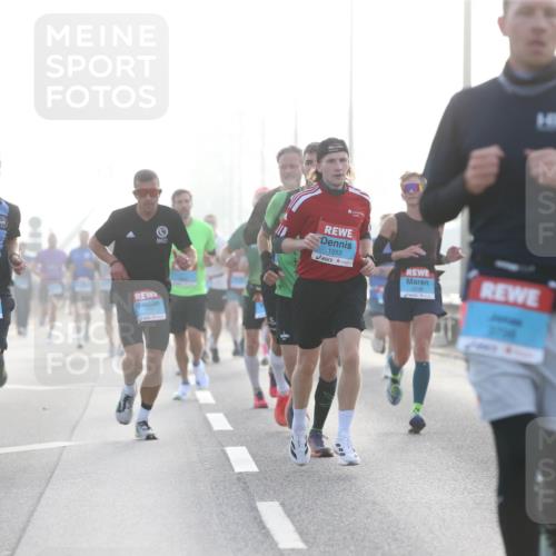 03.10.2026 - Köhlbrandbrückenlauf Jannik Wohlers http://msf.ph/oto/10704255 03.10.2026 09:14:08 Position 3 1264, 1553, 1327 meine-sportfotos.de