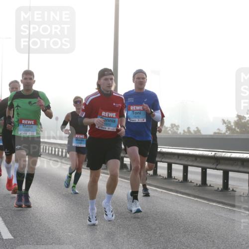 03.10.2026 - Köhlbrandbrückenlauf Jannik Wohlers http://msf.ph/oto/10704270 03.10.2026 09:14:11 Position 3 2309, 2048, 1553, 1515 meine-sportfotos.de