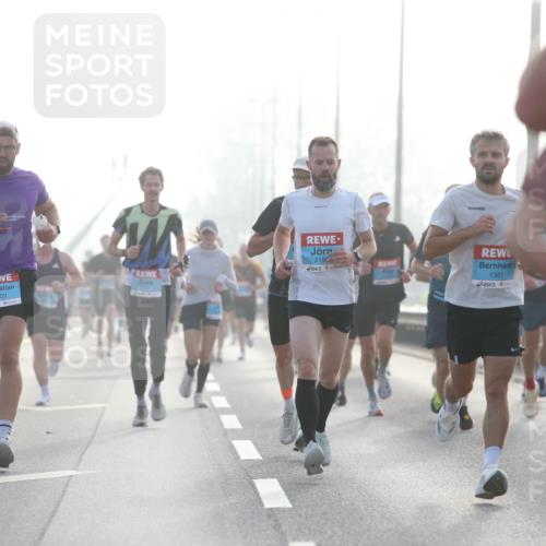 03.10.2026 - Köhlbrandbrückenlauf Jannik Wohlers http://msf.ph/oto/10704303 03.10.2026 09:14:20 Position 3 2303, 219, 1361, 201 meine-sportfotos.de