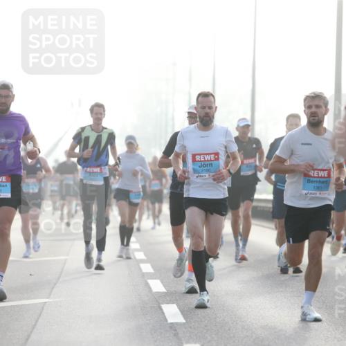 03.10.2026 - Köhlbrandbrückenlauf Jannik Wohlers http://msf.ph/oto/10704306 03.10.2026 09:14:20 Position 3 2303, 2190, 1361 meine-sportfotos.de