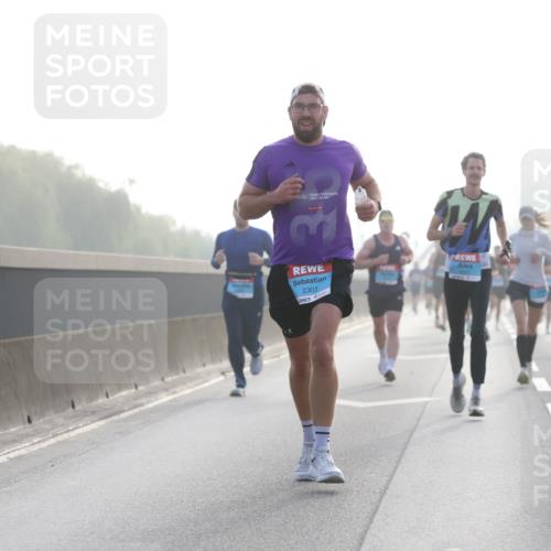 03.10.2026 - Köhlbrandbrückenlauf Jannik Wohlers http://msf.ph/oto/10704320 03.10.2026 09:14:23 Position 3 2190, 2303 meine-sportfotos.de